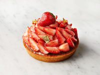 【Take Out】Strawberry and Hazelnut Tart (Whole) 15cm <-4/30>