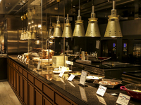 【土日祝】成人祝いモンブランプレート付きランチ！オープンキッチンからの出来立て料理が大人気！スイーツも登場！