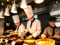 【平日】成人祝いモンブランプレート付きディナー！夜にはローストビーフ、握りたてお寿司、揚げたての天麩羅が登場！