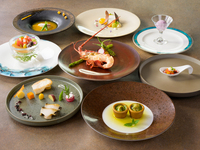 [Assinatura] Prato recomendado pelo chef com 8 pratos principais à escolha: Lagosta Ise, abalone ou carne preta japonesa Inclui uma bebida à sua escolha (limitado a reservas de mesa).