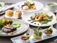 【HOLIDAY LUNCH SET】アンガス牛と真鯛のWメインなど全6皿