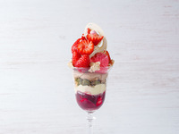 ＊土日祝【季節限定】いちごとショコラのパフェ