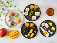 【土日祝：窓側確約・天空アフタヌーンティー】季節のティーフードやスパーク含むフリードリンク＋季節の乾杯酒