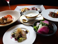 1月20日～2月末まで＜冬の美味コース＞牡蠣の前菜、フォアグラ、かぶのクリーミーなスープ、蝦夷鮑に甘鯛、海老　【黒毛和牛ヒレ100ｇ】とガーリックライスも。寒い時期、鉄板焼きで優雅なひとときを。