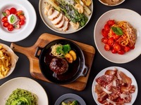 适合妈妈会议和女生聚会的午餐套餐，包括沙拉自助餐、饮料吧和甜点