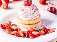 [Strawberry Fair Lunch Set] A plan that includes a salad buffet, drink bar, and mini strawberry pancakes, perfect for moms' meetings and girls' get-togethers.