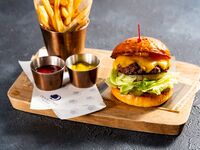 グローブバーガーセット（サラダ・スープ・フレンチフライ付）