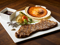 【平日ディナー】ビーフグリル（150ｇ）と帆立貝のオーロラソースグラタン＆ハーフビュッフェ