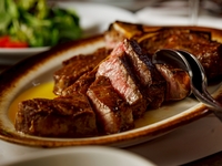 [ការផ្តល់ជូនមានកំណត់] {ប្រើប័ណ្ណបញ្ចុះតម្លៃដើម្បីបញ្ចុះតម្លៃពី ¥19,800 មកត្រឹម ¥15,840} មុខម្ហូបសាច់អាំង Porterhouse ◇ ម្ហូប 5 មុខ រួមទាំងសាឡាដថ្ងៃនេះ