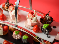 ◆3-5月／土日祝◆【WEB限定／選べるワインワンドリンク付き】いちごのアフタヌーンティー ~Luna Nova~ with ハーゲンダッツ​　TWG Tea 11種類フリーフロー