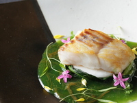 【瑠璃】乾杯こぼれスパークリングワイン付き前菜・お魚のグリル・国産牛フィレとロースの食べ比べコース（土日祝）