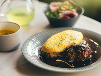 オムライス＆チーズインハンバーグ（サラダ・スープ付）