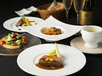 バレンタインプラン/【AQUAコース】碧く輝く大水槽の煌びやかな熱帯魚を眺めながら優雅な時間を。メインはお好きな料理をチョイス！食材にこだわった料理は１人１皿ずつのフルコース仕立て　5000円