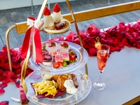 自2月2日起：【包含90分钟畅饮】下午茶甜点，选用我们合作农场直接配送的Amaou草莓