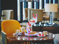 [Early Bird WEB 24% OFF until March 31st / Weekdays] Modern Victoria Strawberry Afternoon Tea with Spring Bear
