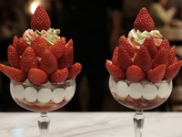 [土日祝]2Fパフェ「苺の木」のお食事コース