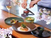 វគ្គសិក្សាអាហារថ្ងៃត្រង់សម្រាប់ពិធីអបអរសាទរមានកំណត់៖ "ពិធីអបអរសាទរ" (ថ្ងៃសៅរ៍ ថ្ងៃអាទិត្យ និងថ្ងៃឈប់សម្រាកសាធារណៈ ចាប់ពីថ្ងៃទី 16 ខែកុម្ភៈ ដល់ថ្ងៃទី 30 ខែមេសា)