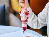 桜とチェリーのパフェ