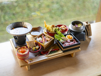 Kyoto Bowl Five-Type Tasting Set ~ Wagyu Beef and Mountain Vegetable Moon Viewing Sukiyaki Hot Pot ~ (Spring ver. / From March 1, 2026)