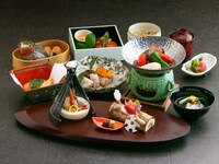 Seasonal Kaiseki course with a glass of sparkling wine