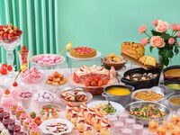 【4月～6月】<ランチ>5種のワイン飲み放題付・満開春桜といちごのスイーツビュッフェ 8300円