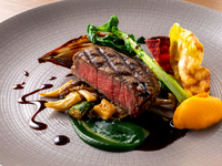 Lunch buffet with a choice of main course [April and May weekdays]