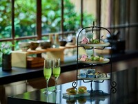 [Weekdays: Seasonal Afternoon Tea] Sencha from all over Kyushu, Ronnefeldt black tea, seasonal Japanese sweets, fruit tarts, and more