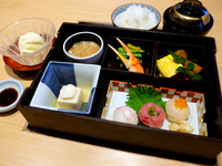 [2月21日~3月15日] 女童节儿童庆祝餐 *甜酒、雏米饼、日式和服、雏人偶（拍照用） *需提前一天预约