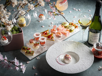 Telmont Champagne 1杯付き 夜桜テラスで楽しむ、いちごと桜のハイティー
