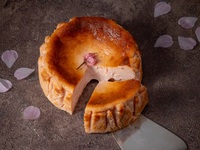 桜バスクチーズケーキ