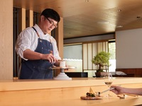 [Fridays, Saturdays, and Sundays from 12:00 PM - Counter seats] Strawberry Afternoon Tea