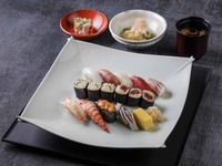 9 pieces of nigiri sushi + roll "Nigirizushi Enjoyment Set"