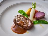 （土日祝日）オーヴェストランチ＜全4品：前菜・パスタ・牛フィレ・デザート＞　6,300円　