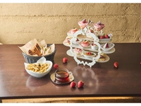 【Weekend Only】Spring Limited: Strawberry-Themed Luxury Afternoon Tea + Champagne Toast & 2-Hour Cafe Free ~Entry by 12:00~
