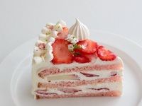 桜と苺のショートケーキ