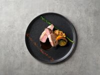 [Weekend and Holiday Special Lunch] A luxurious full course of 5 dishes including seasonal appetizers and a main course of domestic beef