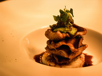 Lunch buffet with your choice of main dish [Saturdays, Sundays, and public holidays in June and July]