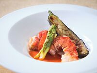 【🌸期間限定🌸　桜の花明り贅沢ランチ！】桜香るスパークリング付！桜香るバーニャカウダ＆スープ・メインはオマール海老や北海道産”SAKURA”ビーフのサーロイン！・桜香るドルチェの全5品フルコース！