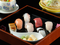 ☆Ibuki Sushi set with Tempura + Okayama Prefecture Nagi Beef Ceramic Plate + Bizen Kuroge Wagyu Beef Sukiyaki(Dinner)
