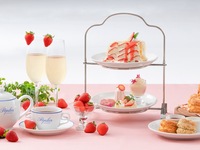 Classic Afternoon Tea　～Blooming strawberry garden～ / ノンアルコールスパークリング 苺トッピング付【15:00】