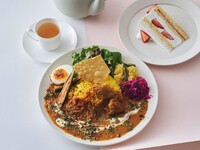 【デザート＆ドリンク付きのスペシャルブランチ】バターチキンとトマトダールの2種スパイスカレー ミールス仕立て