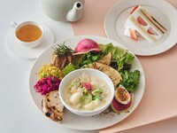 【デザート＆ドリンク付きのスペシャルランチ】桜と春キャベツのあさりクラムチャウダー＆デリサラダプレート