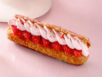Strawberry eclair