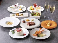 Anniversary plan includes a champagne toast and a whole cake. The main course is 11 dishes of A3-ranked Japanese Black Beef.