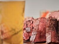 【啤酒花園】包含烤仙台牛肉和美名豬肉在內的11道菜 + 2小時暢飲，包括啤酒和2種威士忌