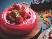 [Saturdays, Sundays, and Holidays, Part 2 from 4:30 PM / 8% OFF WEB] "Toys & Treats" Strawberry Sweets Buffet