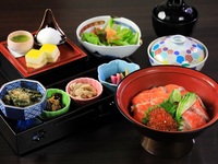 Japanese rice bowl set meal: Niigata salmon and salmon roe bowl