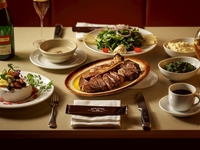From March 1st: Anniversary Plan: T-bone steak, a platter of three appetizers, and six other dishes. ◇ Toast drink, whole cake, and message plate