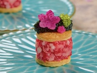 包廂保證【時令烤肉套餐】我們提供時令限定菜餚，例如「春季帕卡比烤肉」和「8道精選烤肉」。我們提供的套餐讓您盡情享受時令美食和烤肉的美味！