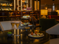 ピエール・エルメ・パリ 初夏のイブニング ティー"マカロンギフト付き”